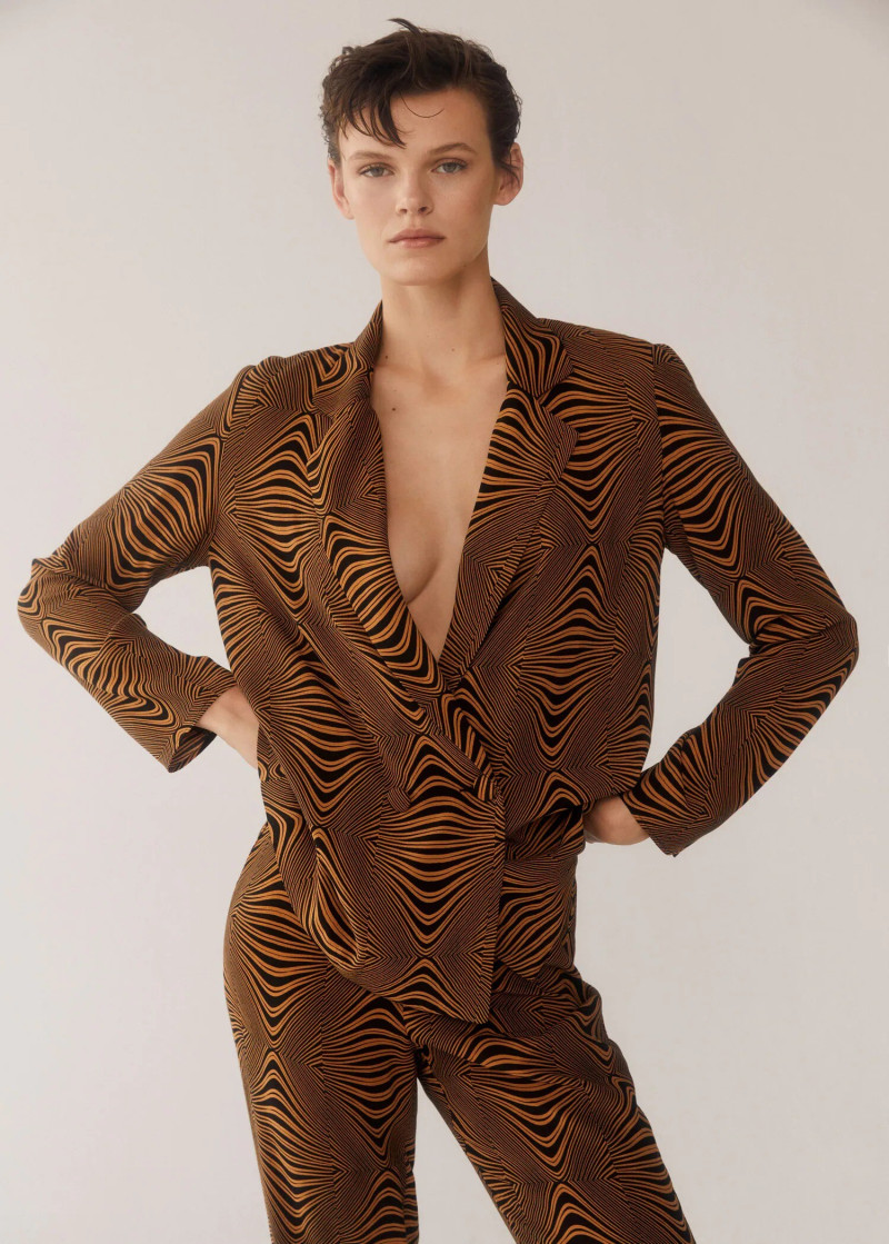 Cara Taylor featured in  the Mango Retro Exuberance catalogue for Spring/Summer 2022