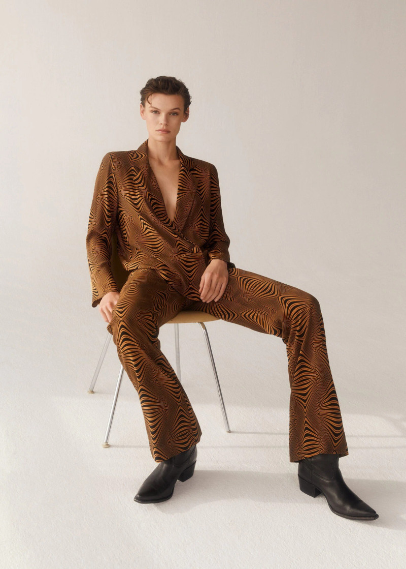 Cara Taylor featured in  the Mango Retro Exuberance catalogue for Spring/Summer 2022