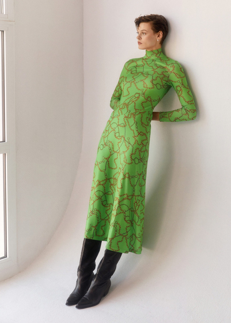 Cara Taylor featured in  the Mango Retro Exuberance catalogue for Spring/Summer 2022