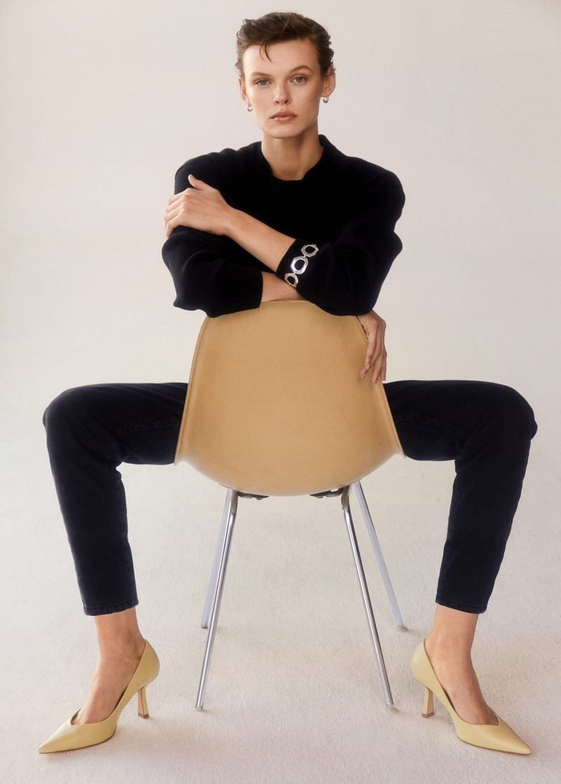 Cara Taylor featured in  the Mango Retro Exuberance catalogue for Spring/Summer 2022