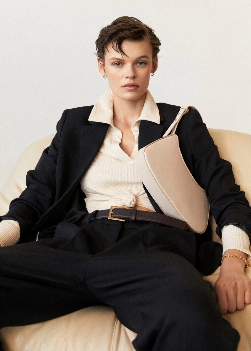 Cara Taylor featured in  the Mango Retro Exuberance catalogue for Spring/Summer 2022