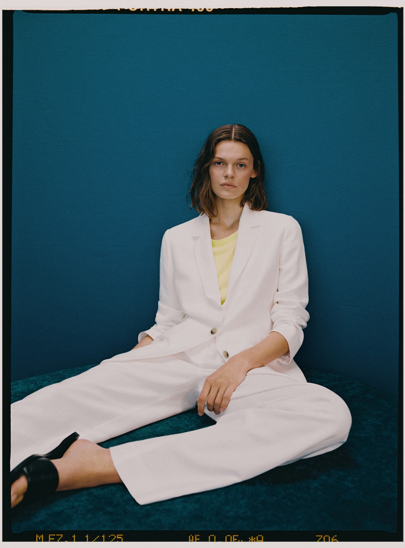 Cara Taylor featured in  the Massimo Dutti lookbook for Spring/Summer 2021