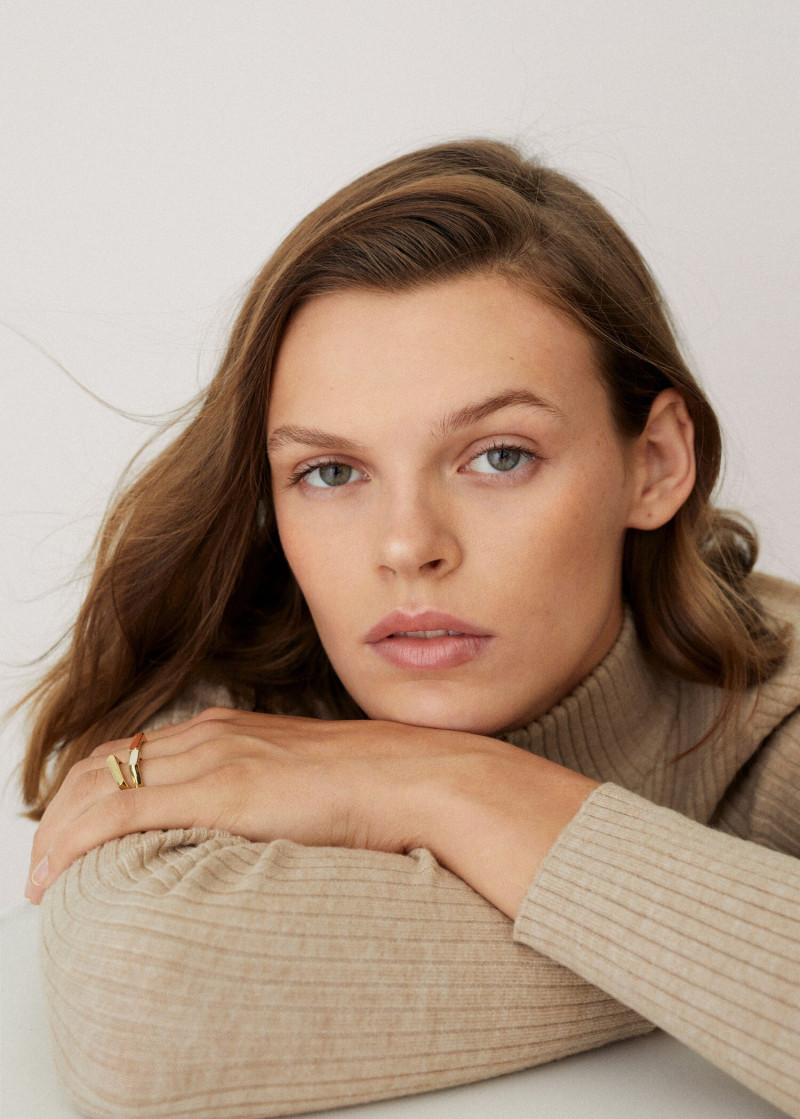Cara Taylor featured in  the Mango Accessories Edition catalogue for Autumn/Winter 2021