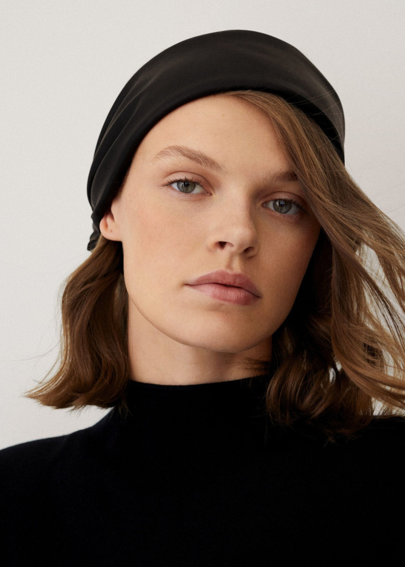 Cara Taylor featured in  the Mango Accessories Edition catalogue for Autumn/Winter 2021