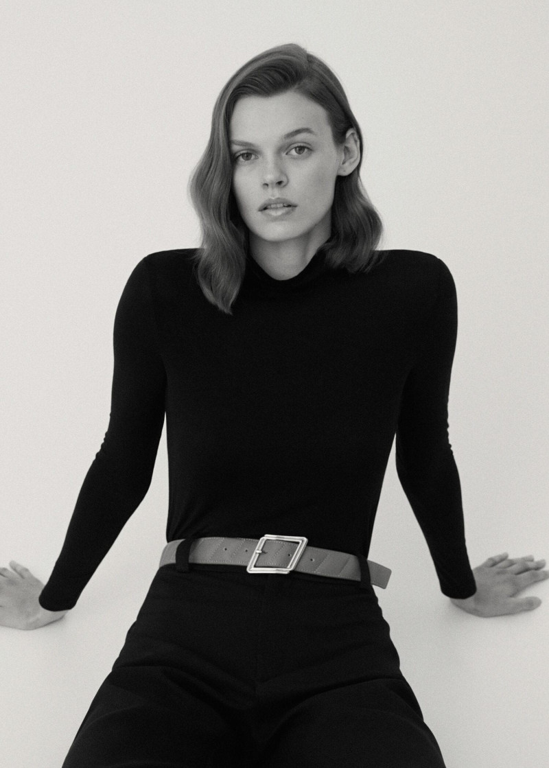 Cara Taylor featured in  the Mango Accessories Edition catalogue for Autumn/Winter 2021