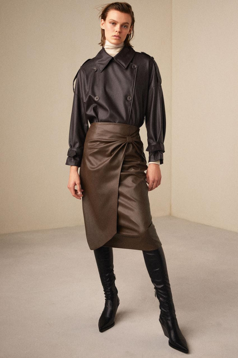 Cara Taylor featured in  the Zara lookbook for Autumn/Winter 2020