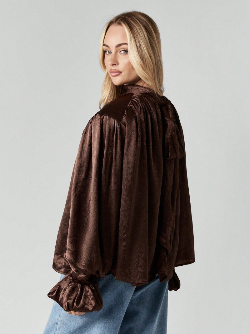 Yasmin Bennett Amelia featured in  the Missguided catalogue for Autumn/Winter 2025