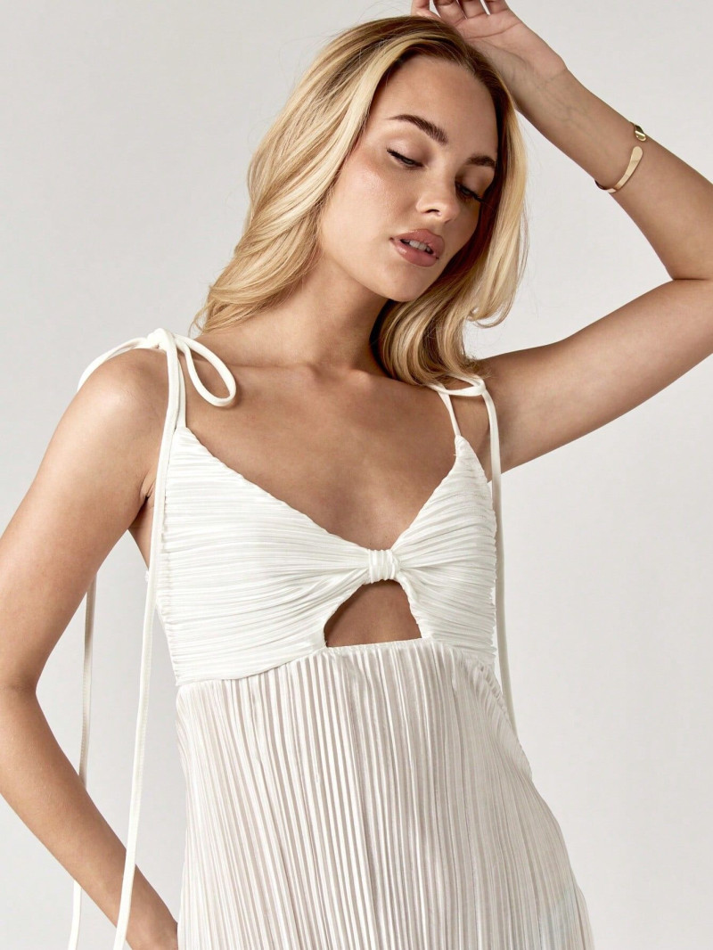 Yasmin Bennett Amelia featured in  the Missguided catalogue for Autumn/Winter 2025