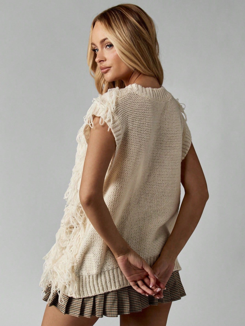 Yasmin Bennett Amelia featured in  the Missguided catalogue for Autumn/Winter 2025