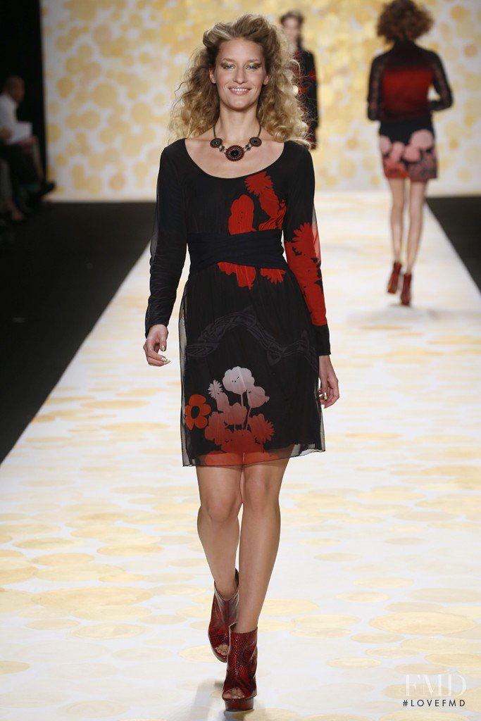 Linda Vojtova featured in  the Desigual fashion show for Autumn/Winter 2014