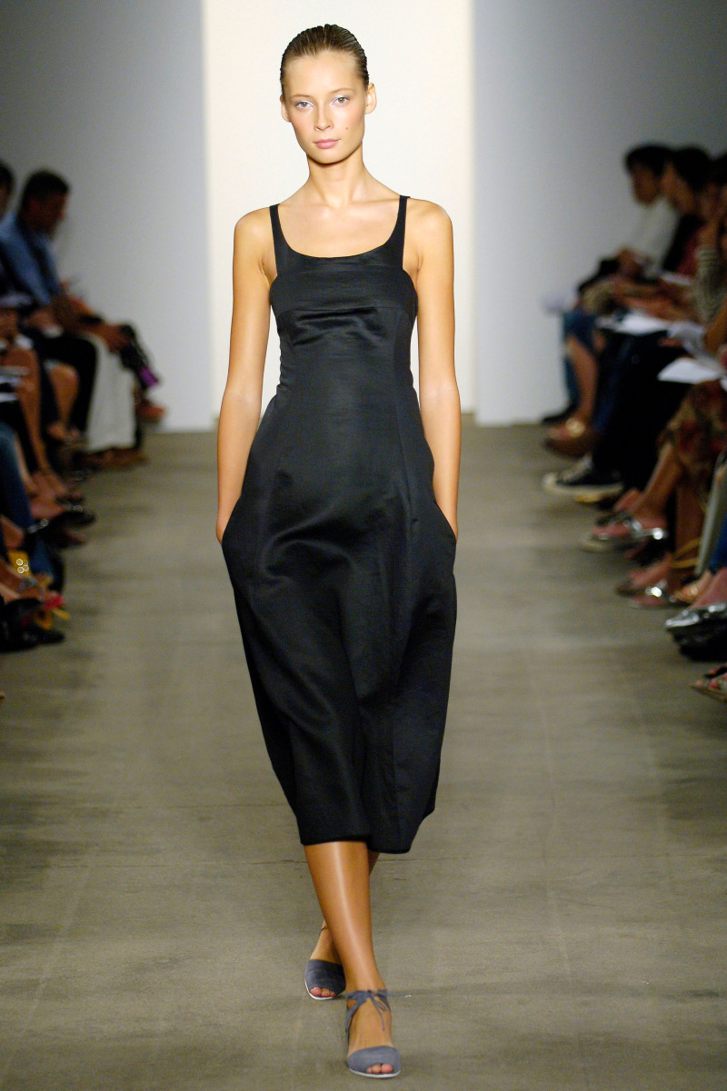 Narciso Rodriguez fashion show for Spring/Summer 2006
