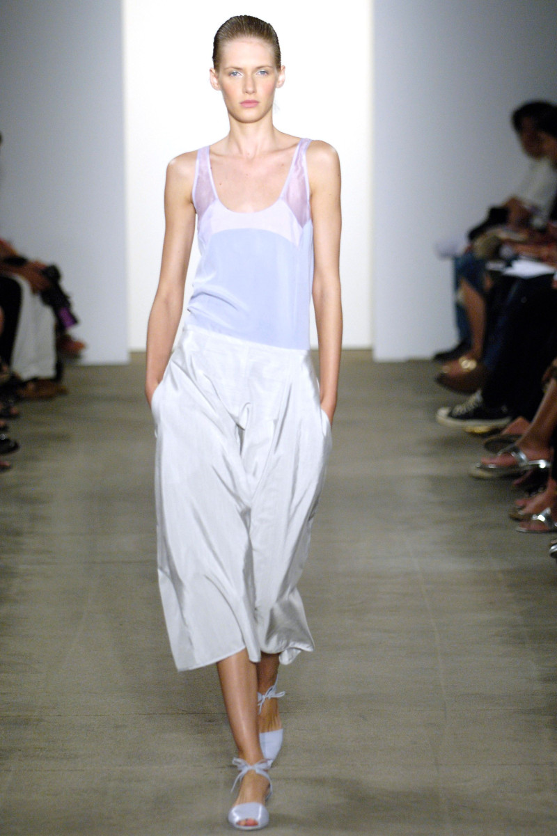 Narciso Rodriguez fashion show for Spring/Summer 2006