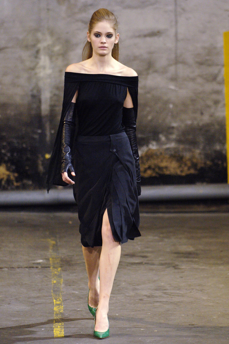 Veronique Branquinho fashion show for Spring/Summer 2006