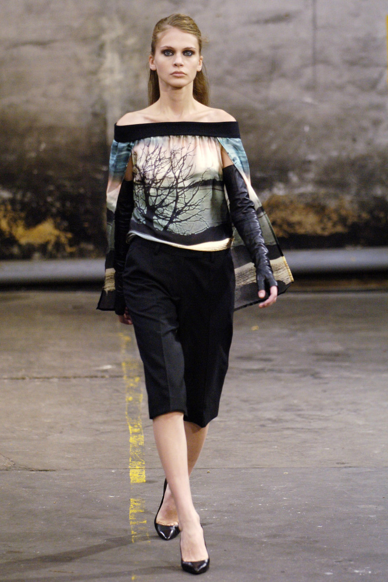 Veronique Branquinho fashion show for Spring/Summer 2006