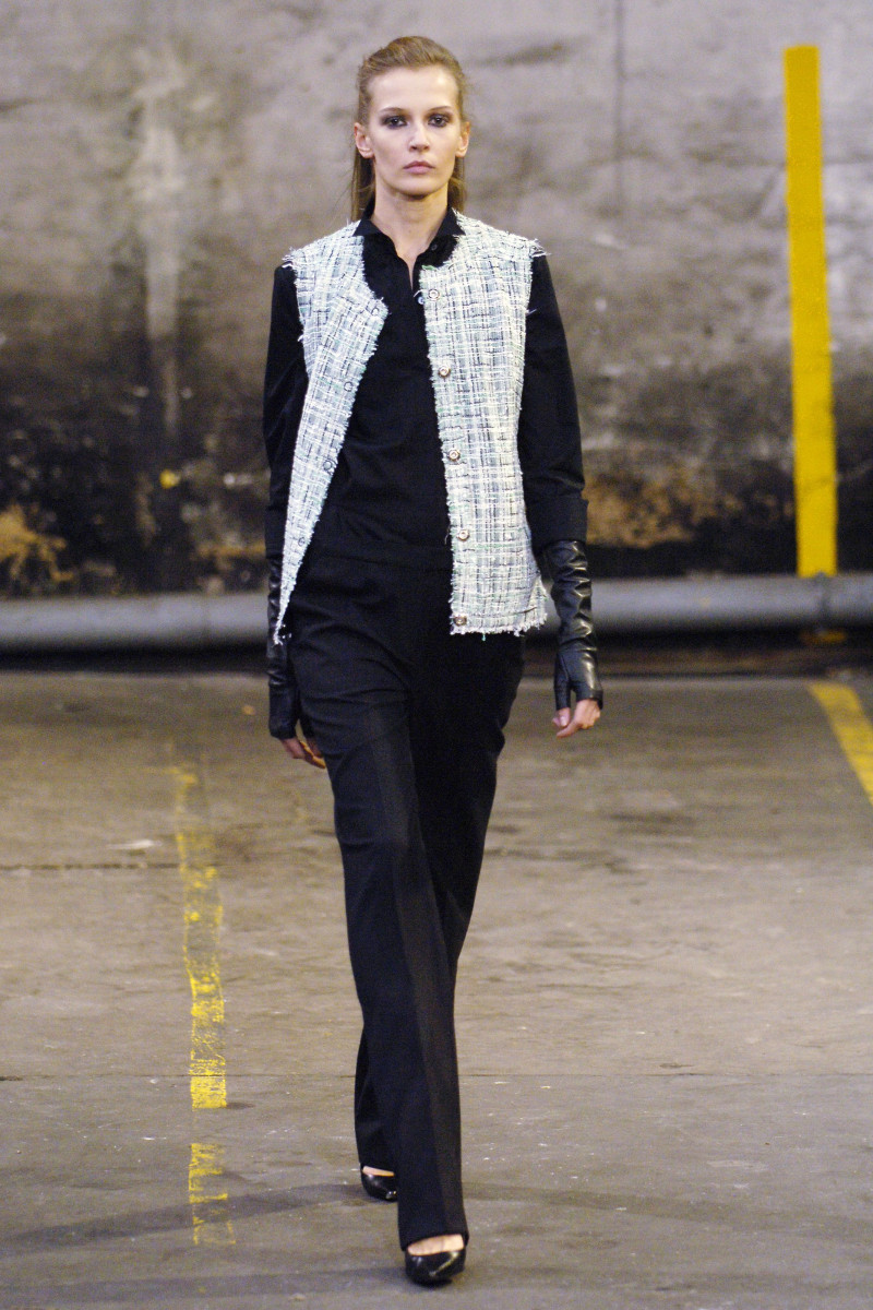 Veronique Branquinho fashion show for Spring/Summer 2006