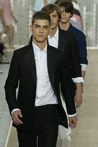 Louis Vuitton fashion show for Spring/Summer 2006