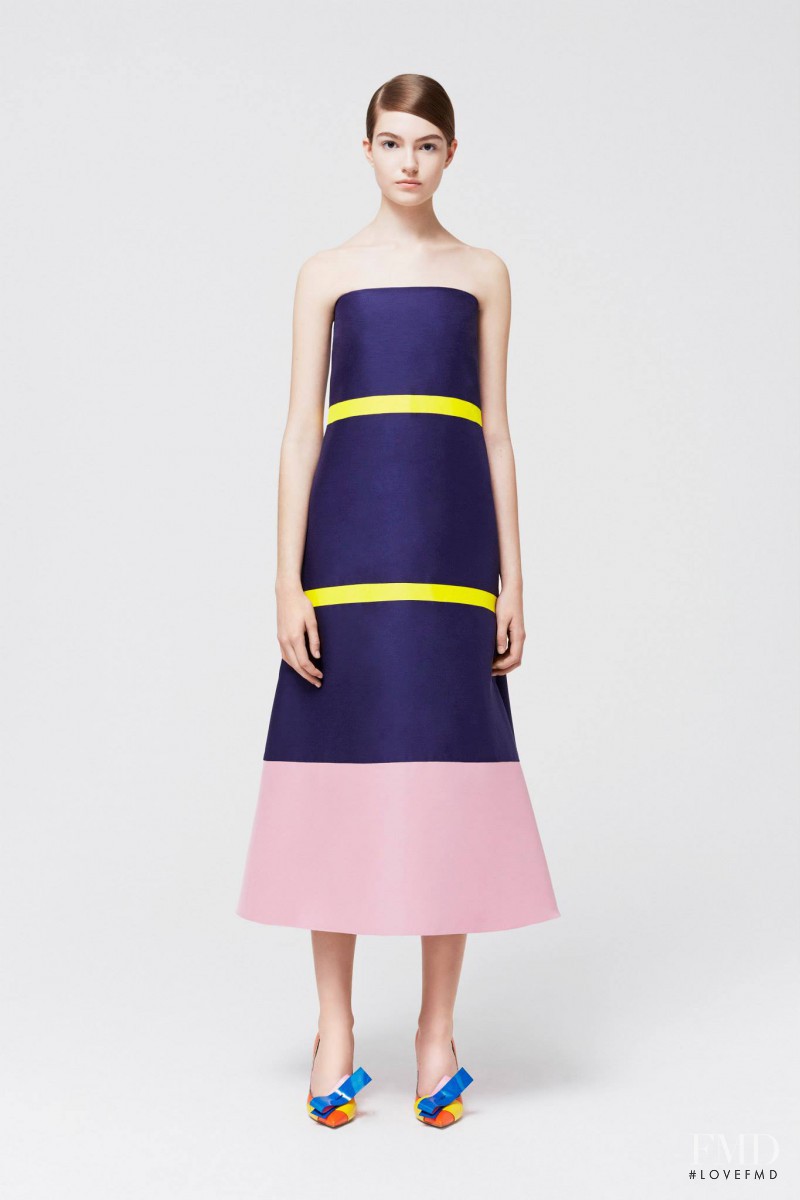 Scarlett Gray featured in  the Roksanda Ilincic fashion show for Resort 2015