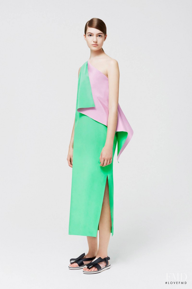 Scarlett Gray featured in  the Roksanda Ilincic fashion show for Resort 2015