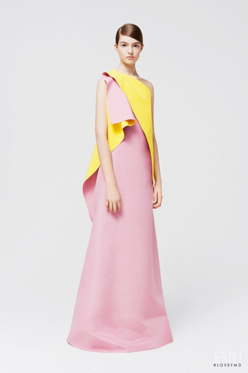 Scarlett Gray featured in  the Roksanda Ilincic fashion show for Resort 2015