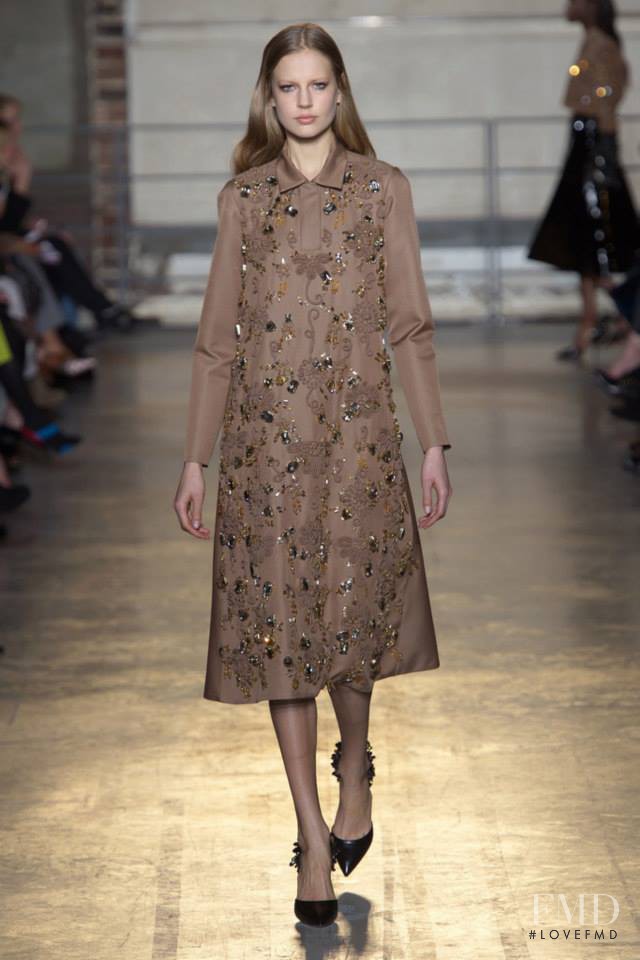 Elisabeth Erm featured in  the Rochas fashion show for Autumn/Winter 2014
