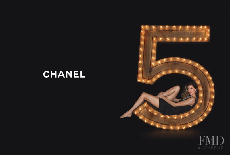 Gisele Bundchen featured in  the Chanel Parfums N°5 advertisement for Autumn/Winter 2014