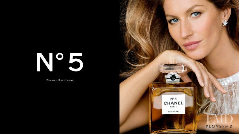 Gisele Bundchen featured in  the Chanel Parfums N°5 advertisement for Autumn/Winter 2014