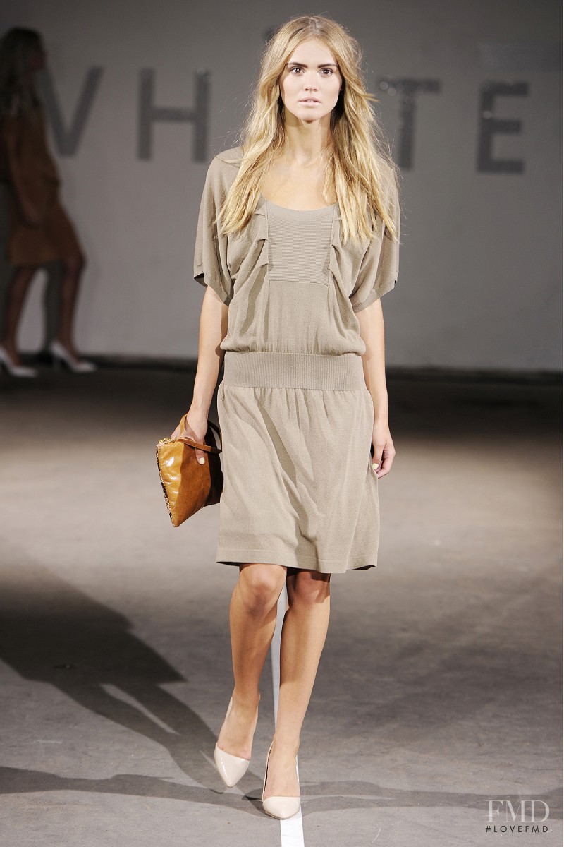 Whiite fashion show for Spring/Summer 2013