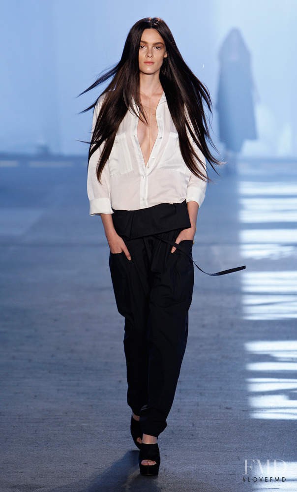 Jen Kao fashion show for Spring/Summer 2014