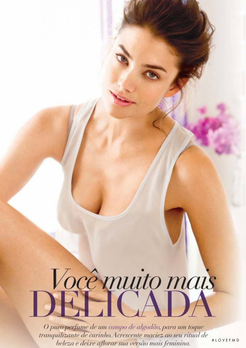 Lauren Mellor featured in  the AVON Brazil catalogue for Winter 2013