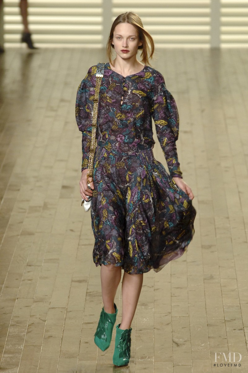 Karmen Pedaru featured in  the Chloe fashion show for Autumn/Winter 2008