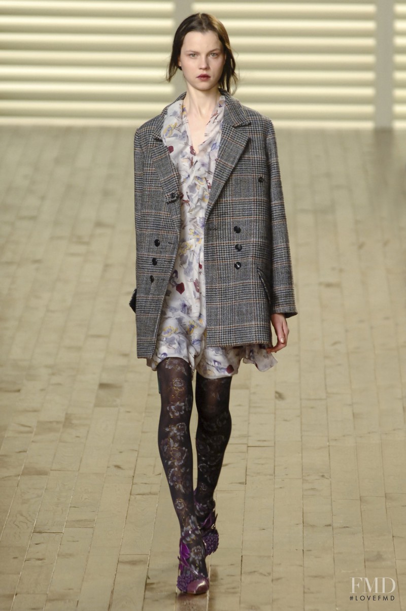 Egle Tvirbutaite featured in  the Chloe fashion show for Autumn/Winter 2008