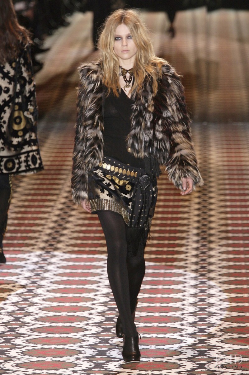 Masha Novoselova featured in  the Gucci fashion show for Autumn/Winter 2008