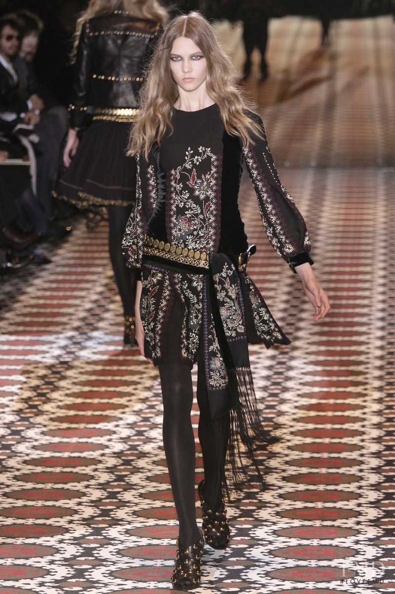Karlie Kloss featured in  the Gucci fashion show for Autumn/Winter 2008