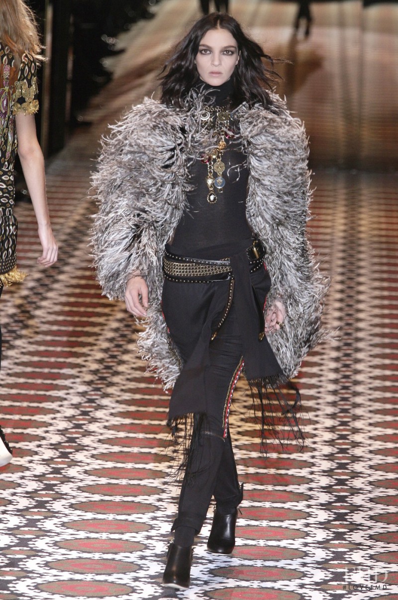 Mariacarla Boscono featured in  the Gucci fashion show for Autumn/Winter 2008