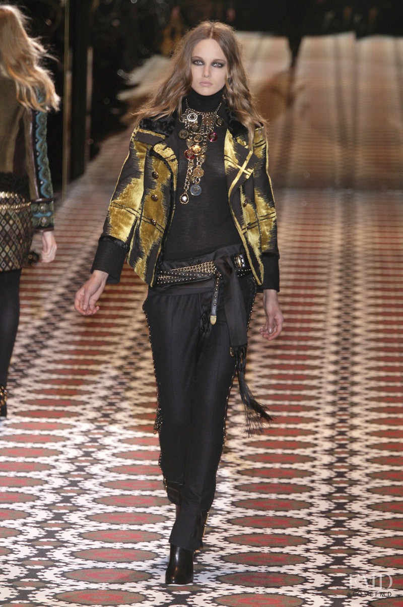 Karmen Pedaru featured in  the Gucci fashion show for Autumn/Winter 2008