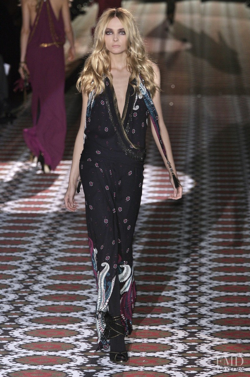 Snejana Onopka featured in  the Gucci fashion show for Autumn/Winter 2008