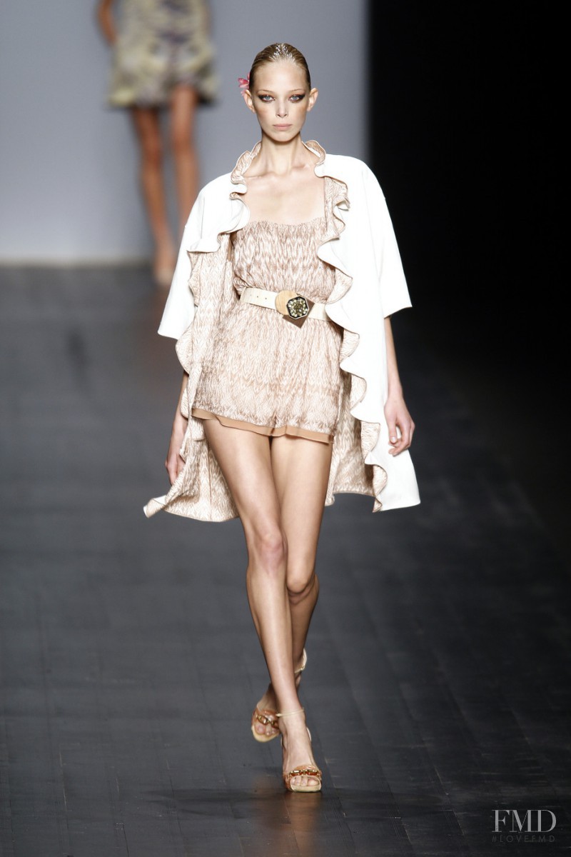 Tanya Dyagileva featured in  the Missoni fashion show for Spring/Summer 2008