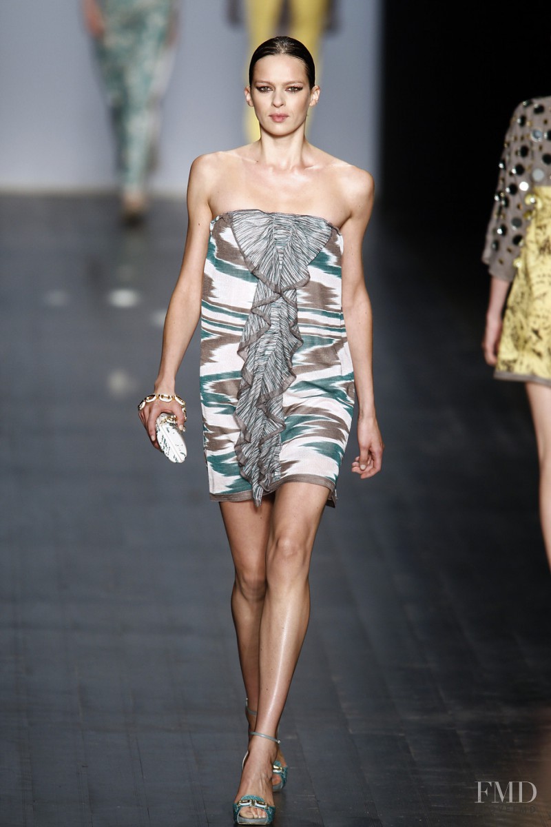 Elise Crombez featured in  the Missoni fashion show for Spring/Summer 2008