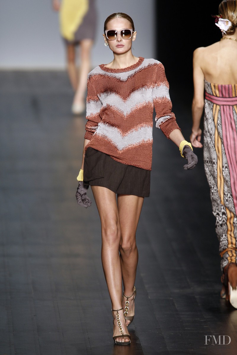 Snejana Onopka featured in  the Missoni fashion show for Spring/Summer 2008