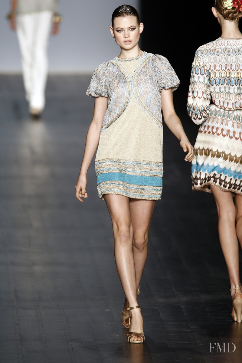 Behati Prinsloo featured in  the Missoni fashion show for Spring/Summer 2008