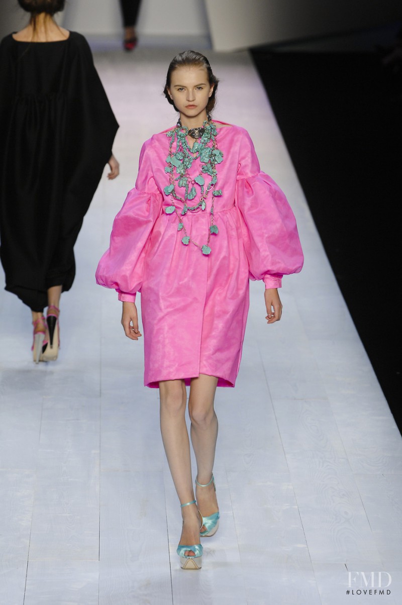 Anabela Belikova featured in  the Giambattista Valli fashion show for Spring/Summer 2008