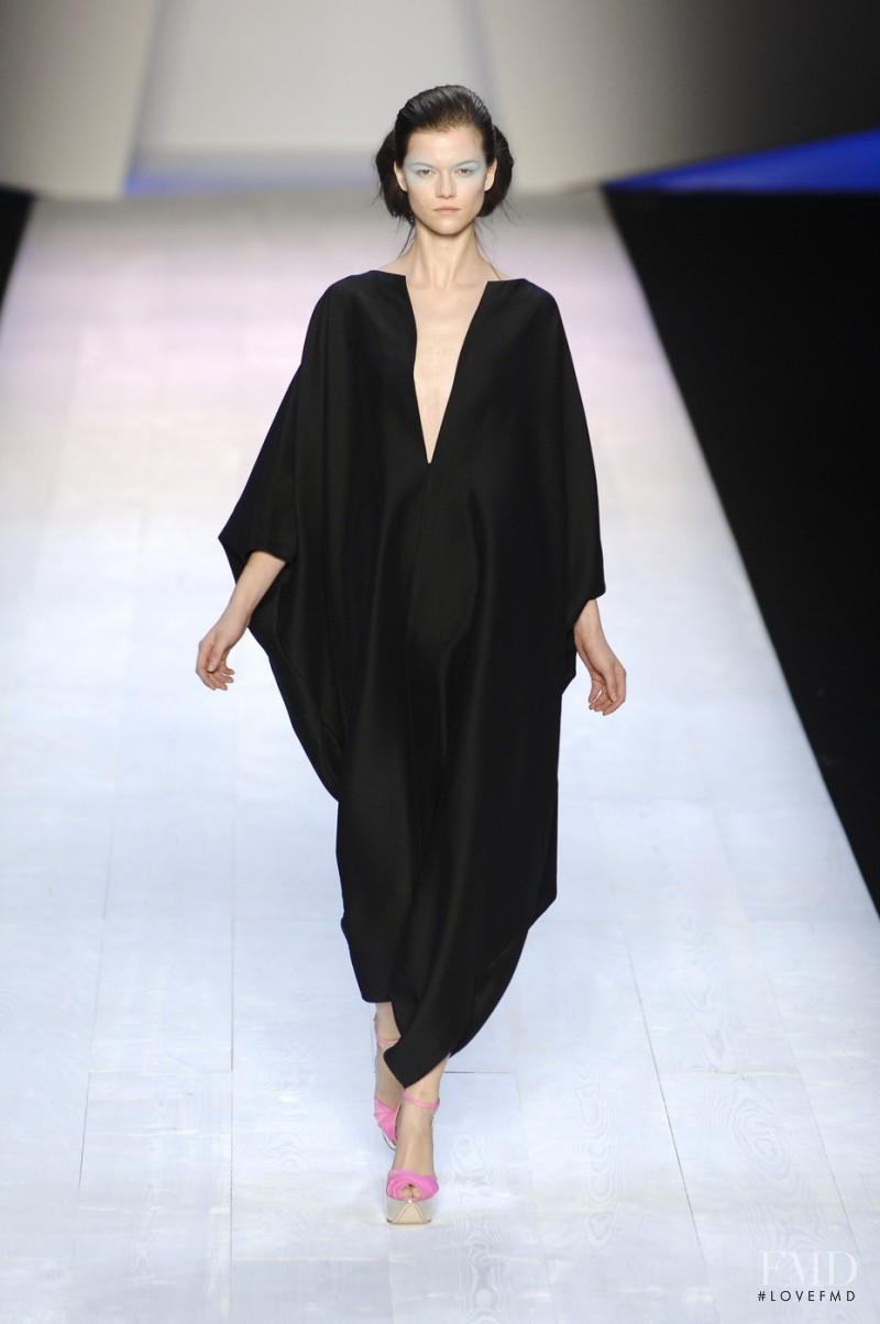Kasia Struss featured in  the Giambattista Valli fashion show for Spring/Summer 2008