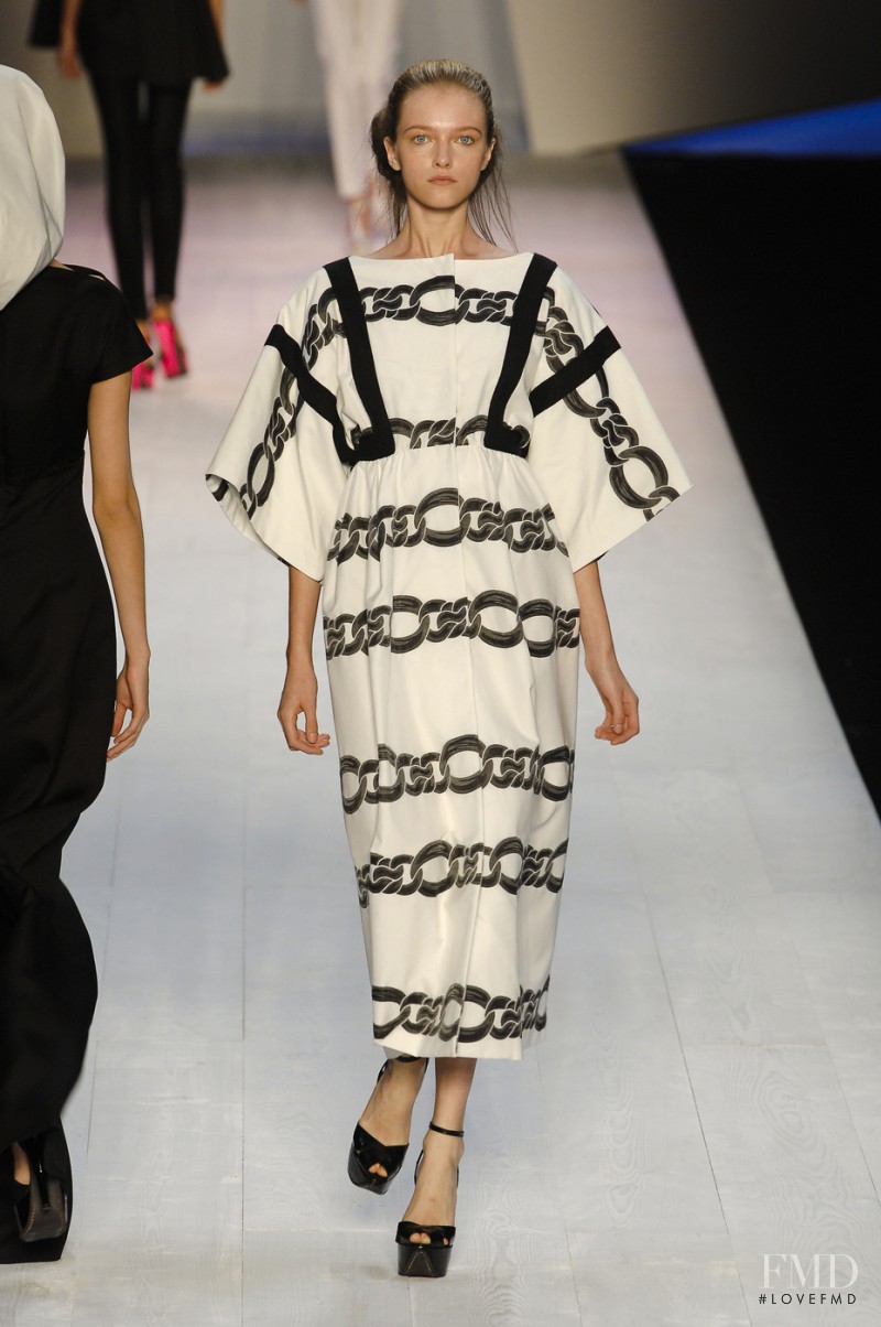 Vlada Roslyakova featured in  the Giambattista Valli fashion show for Spring/Summer 2008