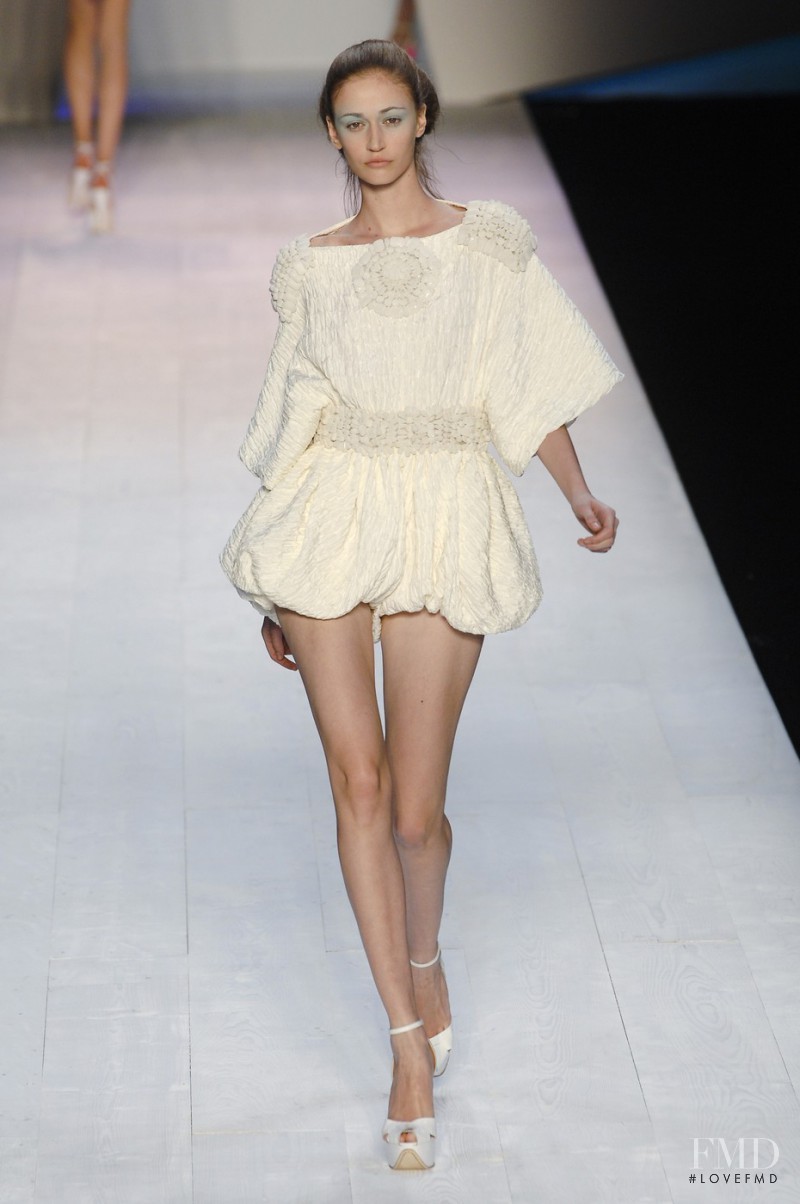 Viviane Orth featured in  the Giambattista Valli fashion show for Spring/Summer 2008