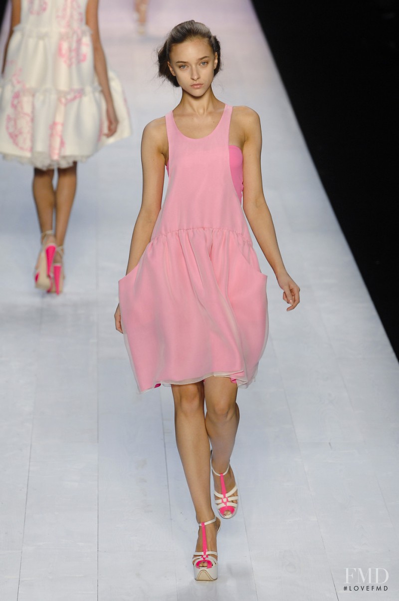 Marcelina Sowa featured in  the Giambattista Valli fashion show for Spring/Summer 2008