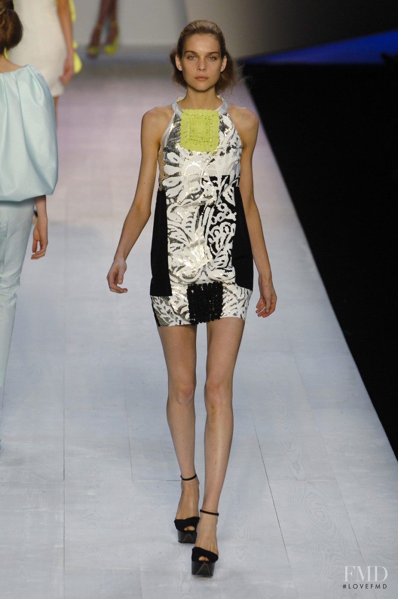Kim Noorda featured in  the Giambattista Valli fashion show for Spring/Summer 2008