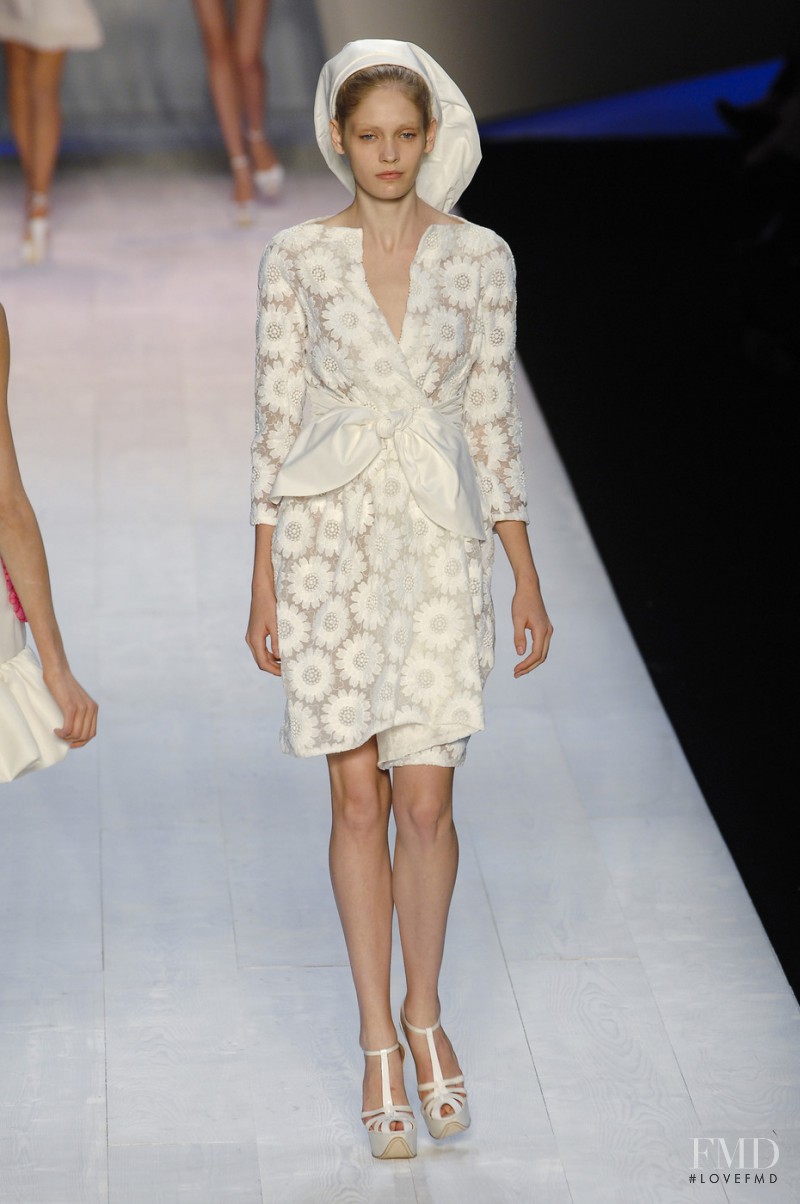 Heidi Mount featured in  the Giambattista Valli fashion show for Spring/Summer 2008