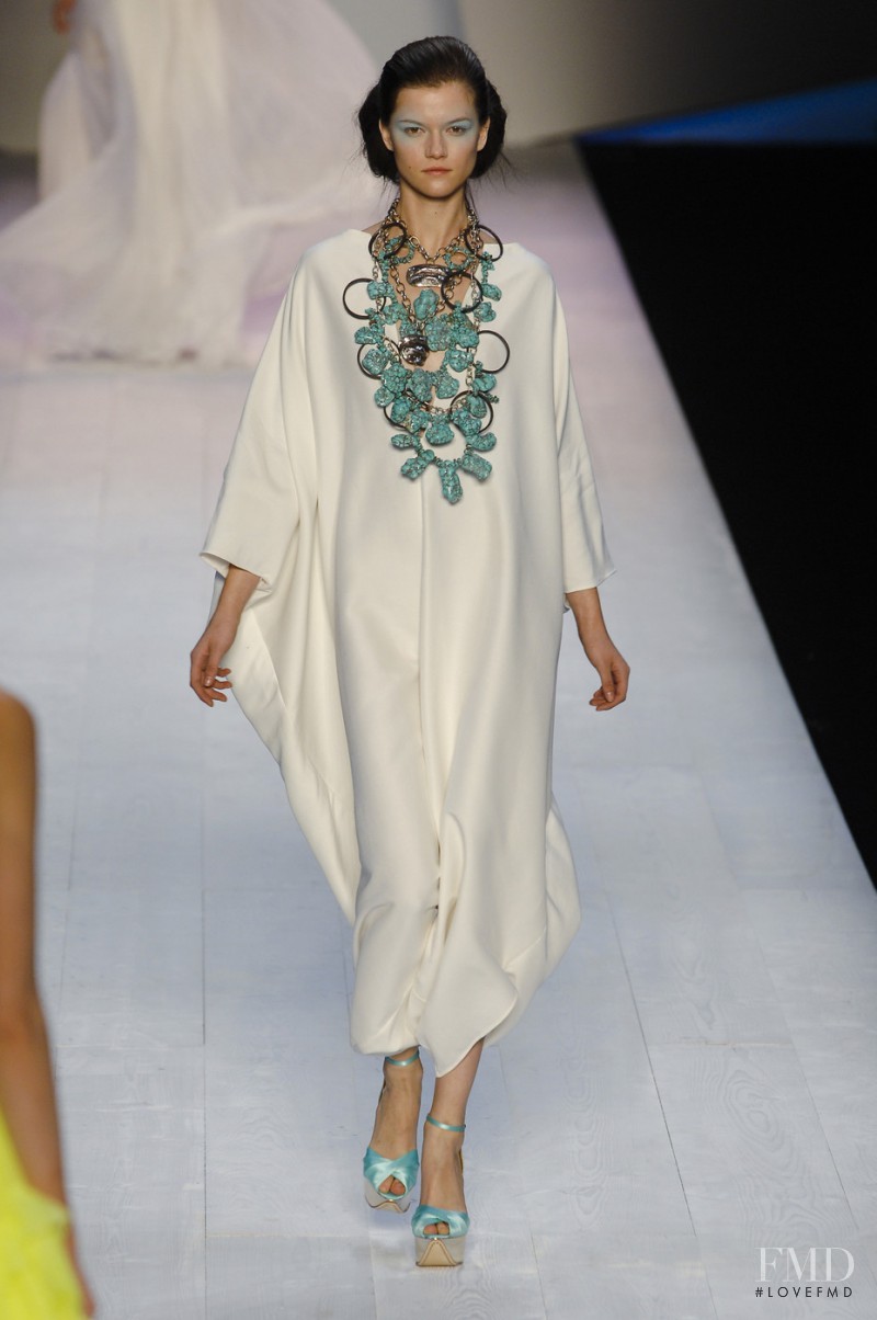 Kasia Struss featured in  the Giambattista Valli fashion show for Spring/Summer 2008