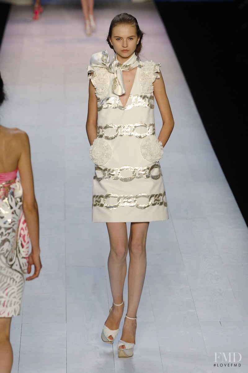 Anabela Belikova featured in  the Giambattista Valli fashion show for Spring/Summer 2008