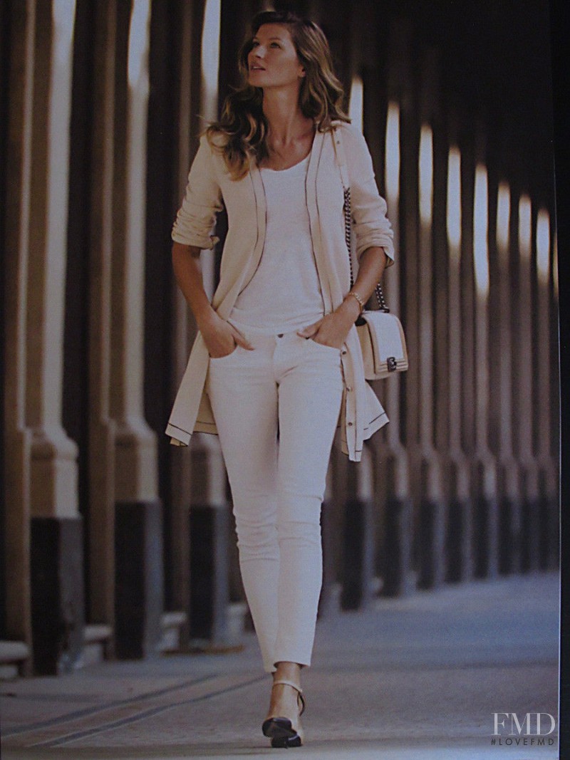 Gisele Bundchen featured in  the Chanel Beauty Les Beiges advertisement for Autumn/Winter 2014